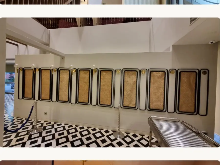 Privée Lounge gold panelled feature wall