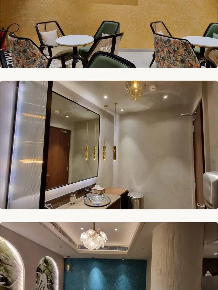 Privée Lounge washroom with pendant lighting